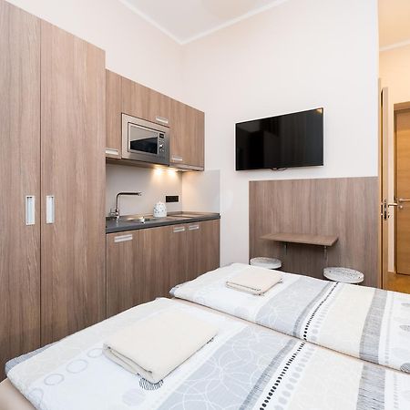 Manesova Astra Apartment Prague Luaran gambar