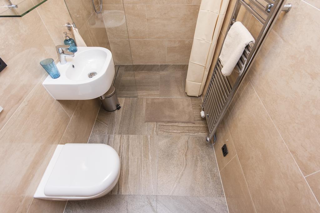 Manesova Astra Apartment Prague Bilik gambar