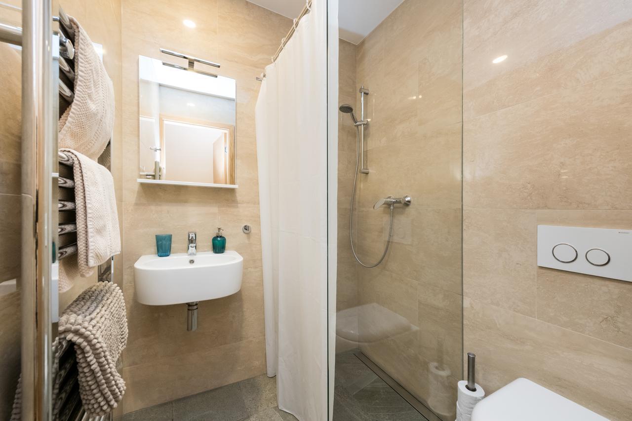 Manesova Astra Apartment Prague Luaran gambar
